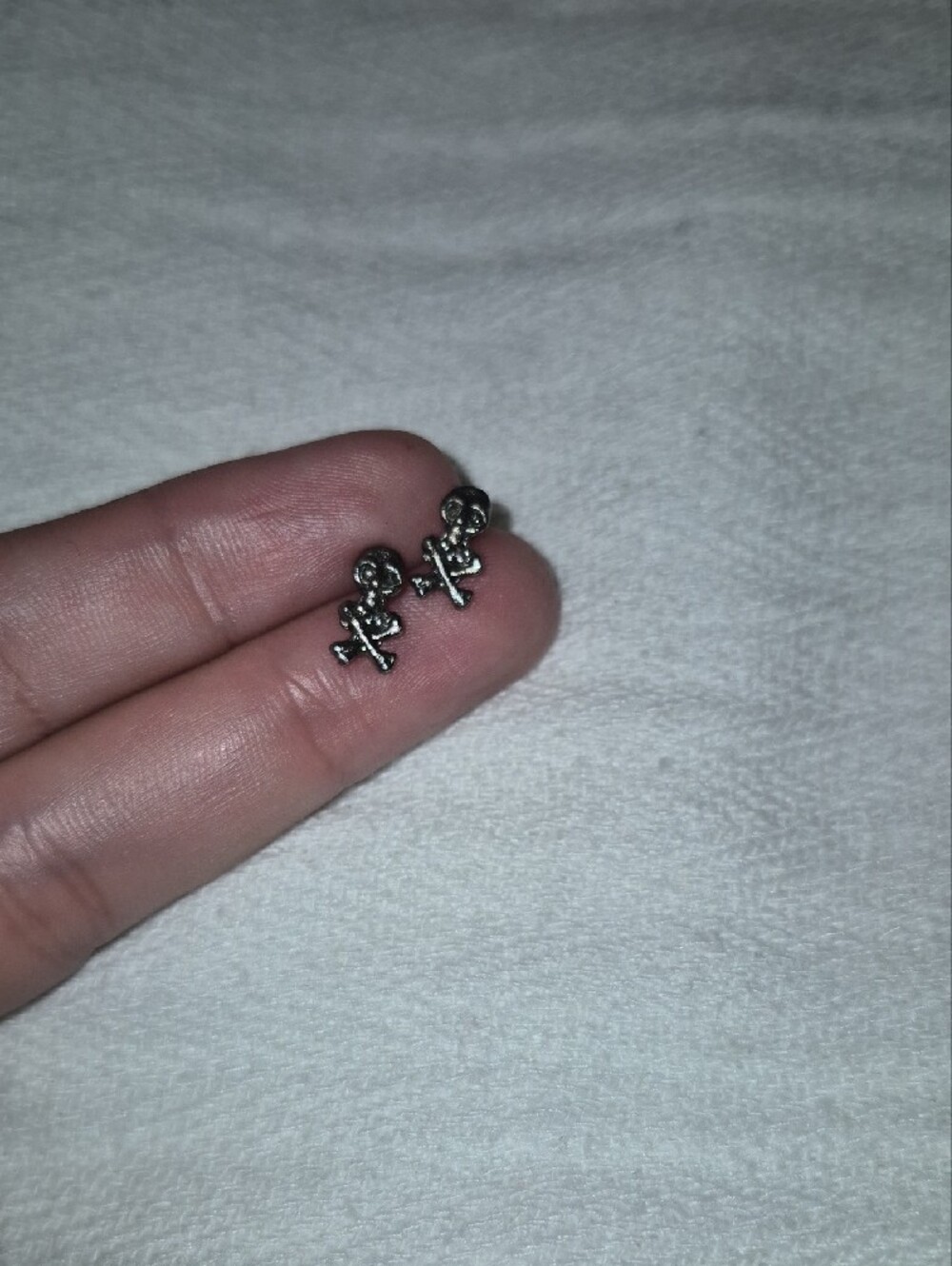 Silver Skull & Crossbones Stud Earring / Piercing – Single Piece
